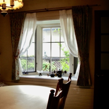 Bay windowのカーテン(山形市H様邸)