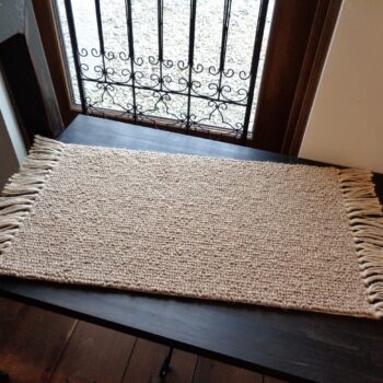 玄関に自然素材を装う