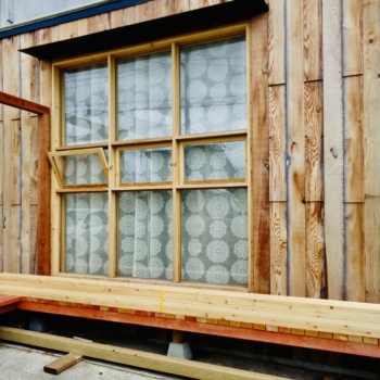 円形模様のレース(穂積繊維工業様)