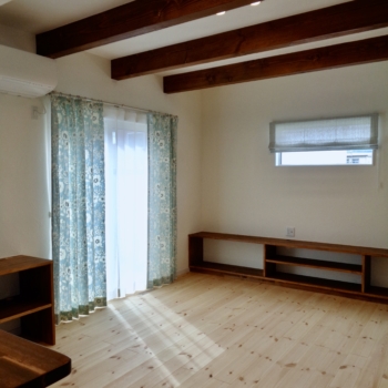 Maeleeのカーテン(山辺町M様邸)