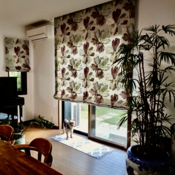 大柄刺繍生地のプレーンシェード(山形市S様邸)