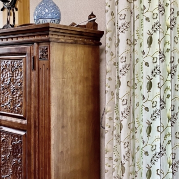 刺繍柄のドレープカーテン(山形市E様邸)