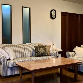 コロニアルスタイルのオーダーソファ(山形市N様邸)